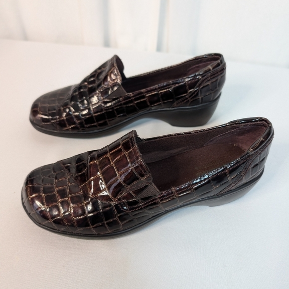 Clarks Bendables Croc Embossed Loafers - Picture 4 of 12